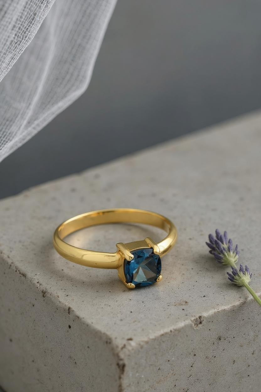 9Ct Yellow Gold Single London Blue Topaz Set In A Claw Setting