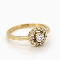 Ladies 9Ct Yellow Gold Ring With 20Pt Centre Diamond And 70 Pt Surrounding Centre Stone.