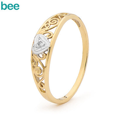 The combination of filigree and the heart motif in warm yellow gold creates a ring that is inherently delicate, romantic, and feminine.