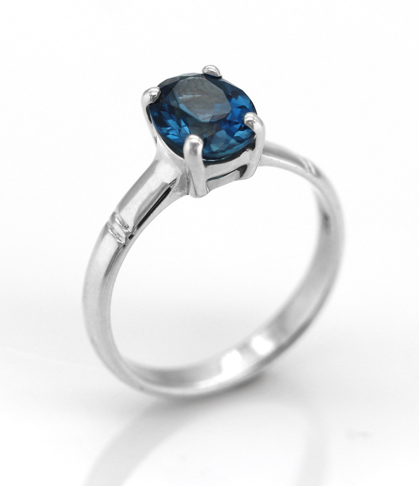 STERLING SILVER LONDON BLUE TOPAZ RING